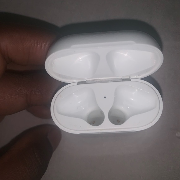 Used Airpods Charger Case With Cover Case - Picture 4 of 7